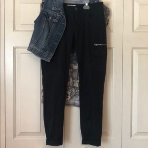 So Black Skinny Capri